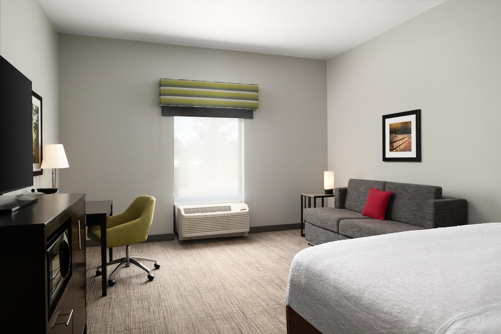 Hampton Inn Fairmont - photo 9