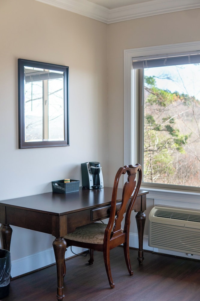 The Inn at Crestwood - photo 30