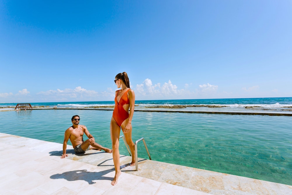 Infinity pool