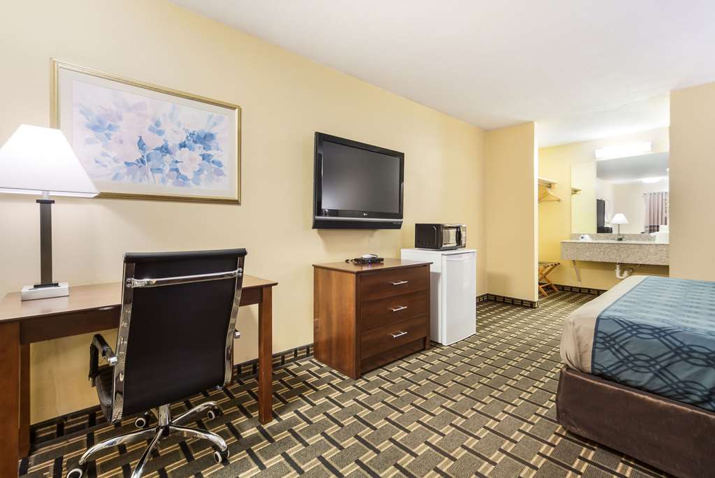 Rodeway Inn Lincoln West University Area - photo 17