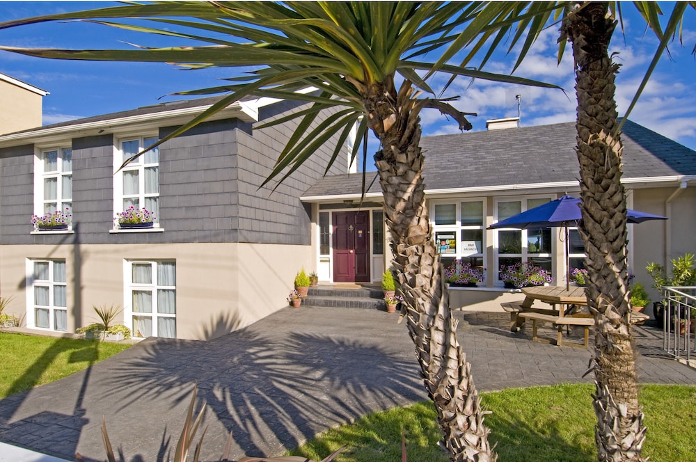 Beach Haven Accommodations — Tra Mhor