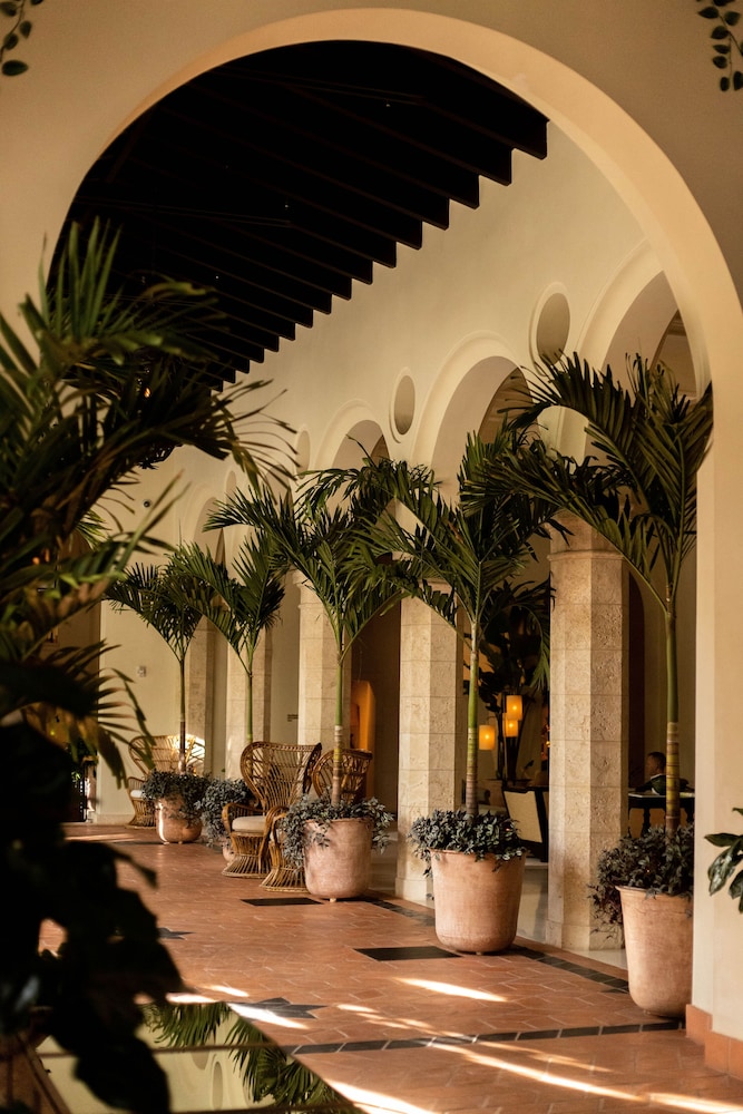 Four Seasons Hotel at The Surf Club - photo 73