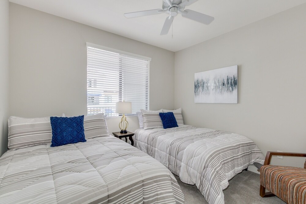 Penthouse BRAND NEW Cays at Ocotillo Lots of Upgrades 30 Night Minimum by RedAwning - photo 3