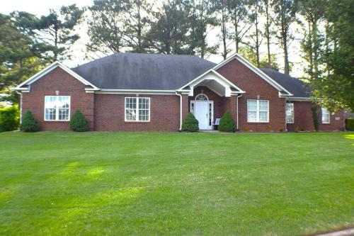 Space Oddity Close And Accessible - last minute hotel in Huntsville