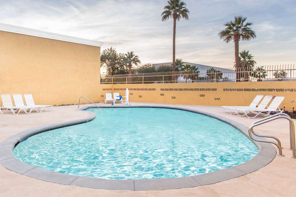 Days Inn by Wyndham Indio - photo 3