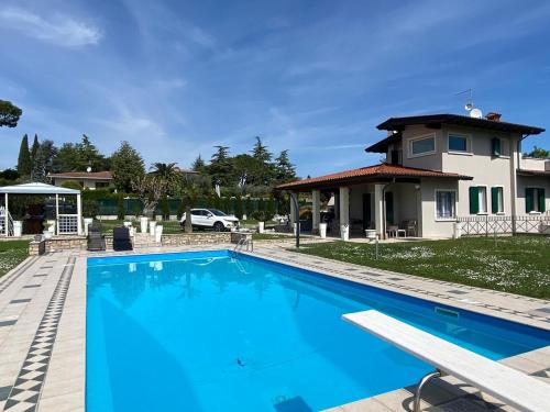 La Dolce Vita Private Villa with Pool — 4-Star Luxury Hotel in Moniga Del Garda, Italy