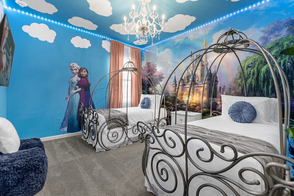 Upstay Theme Rooms Pool Spa Theatre Arcade - photo 3