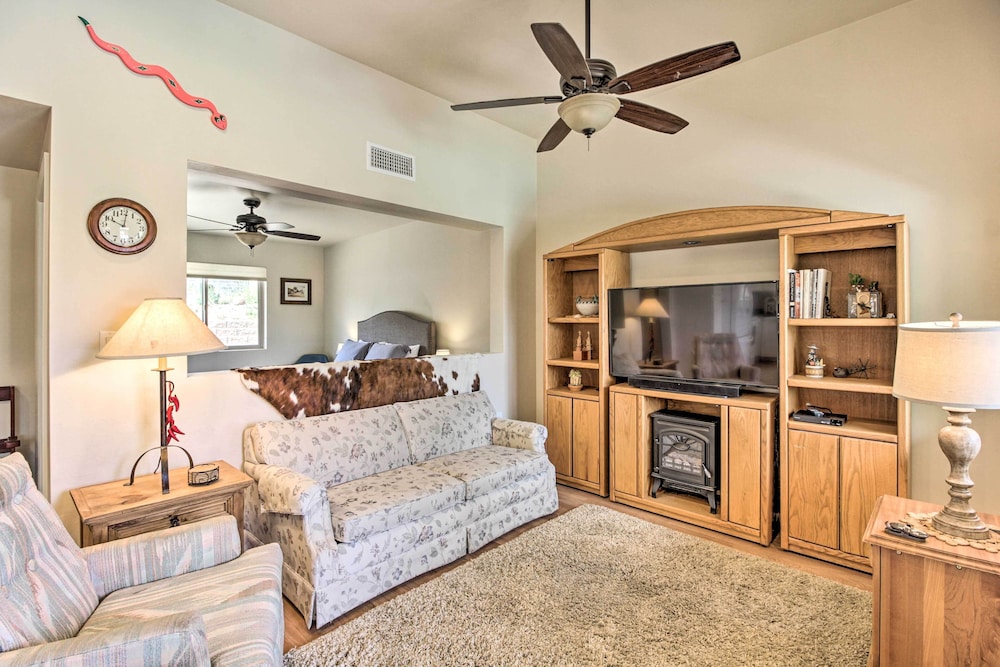 Lovely Tucson Home with Private Pool and Hot Tub — 4-Star Luxury Hotel in Tucson, United States