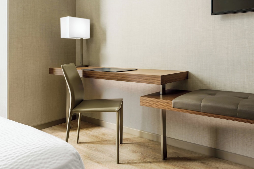AC Hotel by Marriott San Francisco Airport Oyster Point Waterfront - photo 11