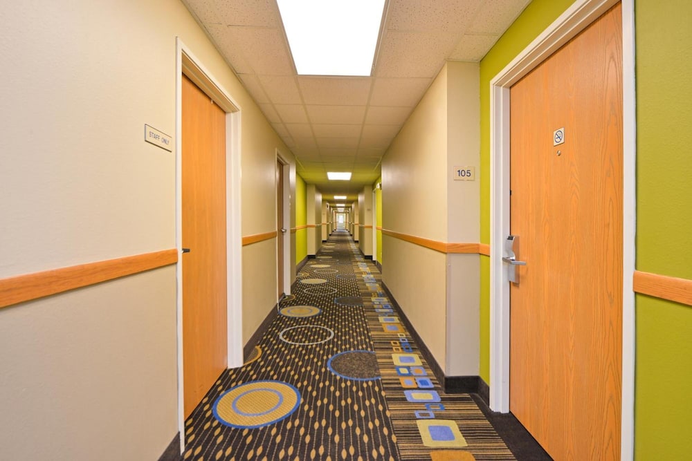 Regency Inn Geneseo IL I 80 - photo 19