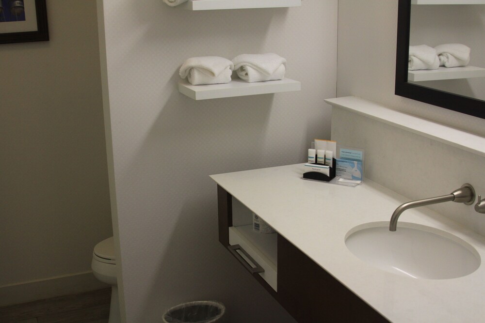 Quality Inn Pratt - photo 27