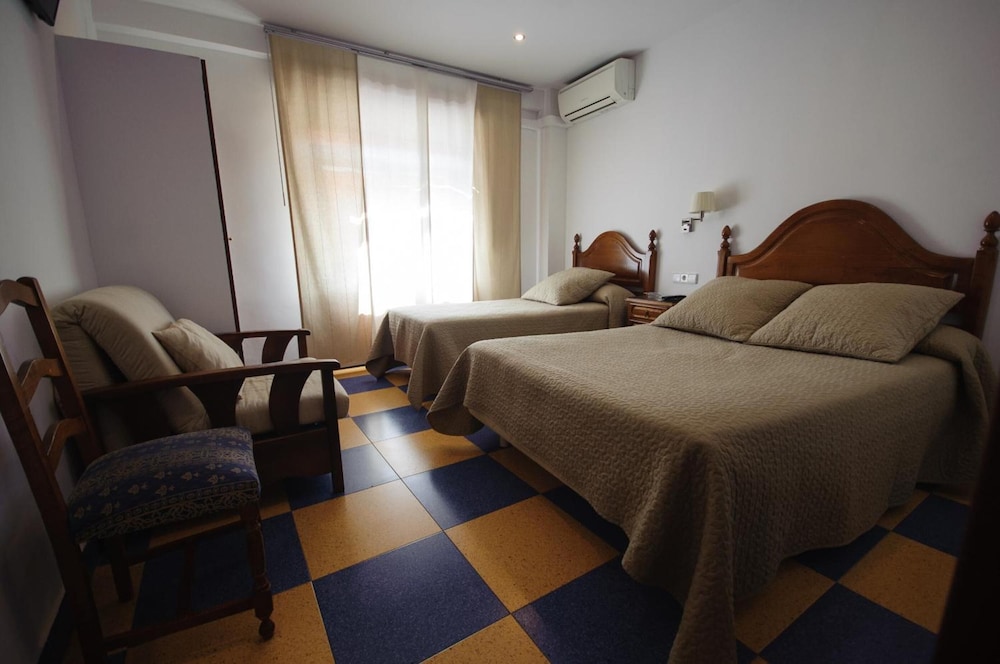 Hostal Restaurante La Trucha 4942470 — Benavente