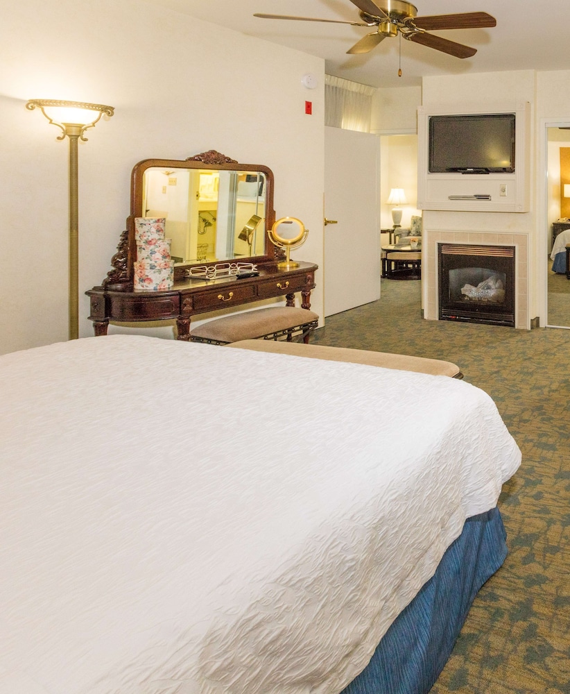 Hampton Inn and Suites Amelia Island Historic Harbor Front - photo 6