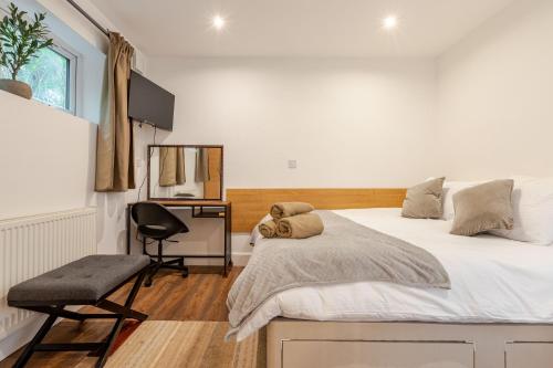 Parkside Haven Modern 2 Bed Flat with Ensuites Free Parking & Self Check In — Wembley — photo 3