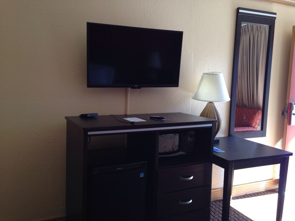 Parkway Inn of Birmingham - photo 8