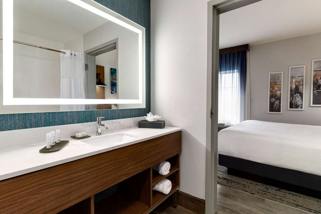 La Quinta Inn & Suites by Wyndham Stephenville - photo 33