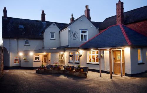 The Wallace Steakhouse With Rooms — Usk