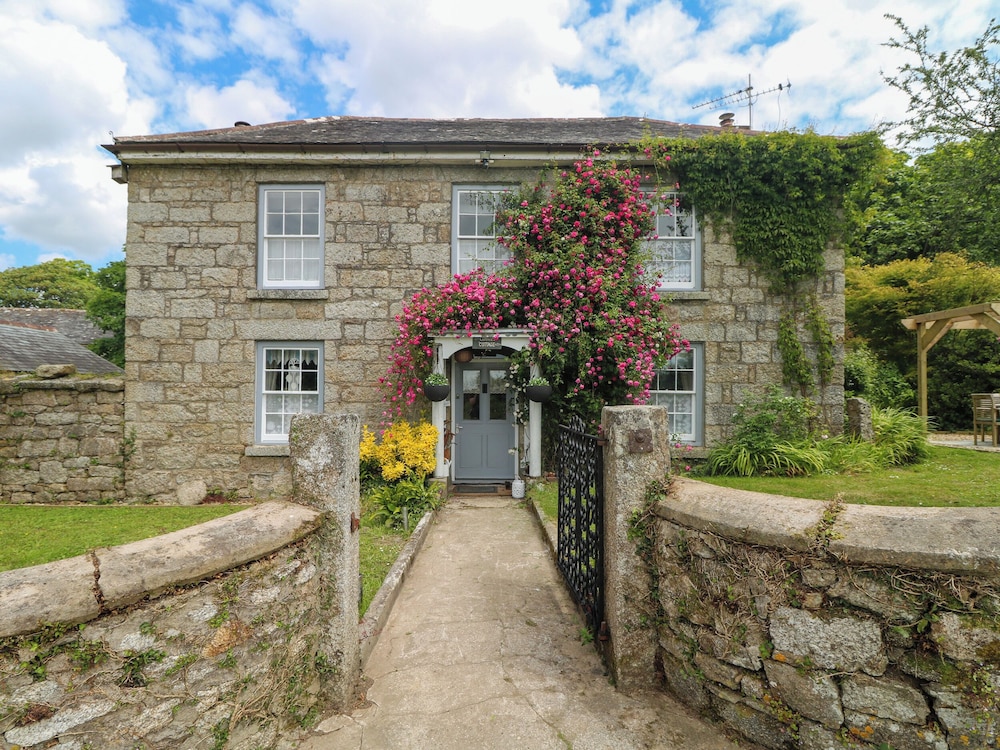 Connie's Cottage — 4-Star Luxury Hotel in Helston, United Kingdom