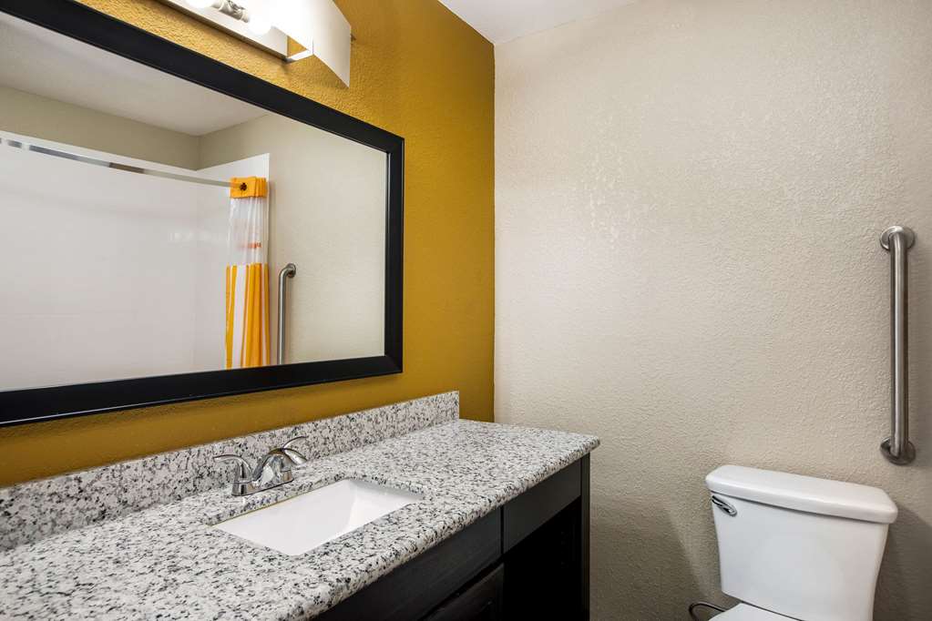 La Quinta Inn & Suites by Wyndham Emporia - photo 21