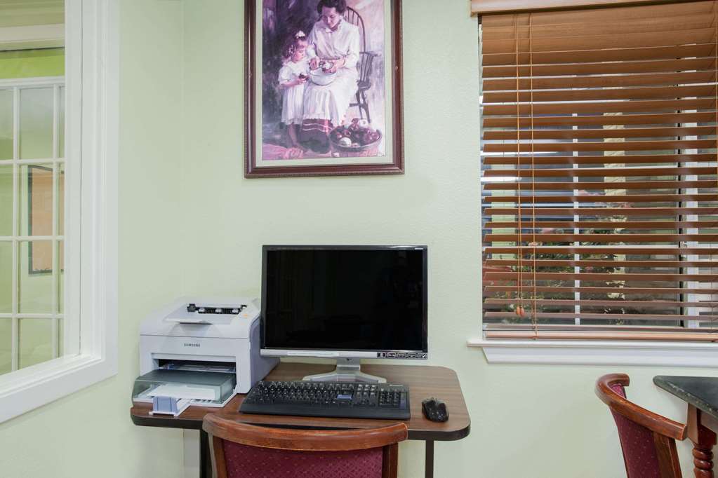 Days Inn by Wyndham Kerrville - photo 15