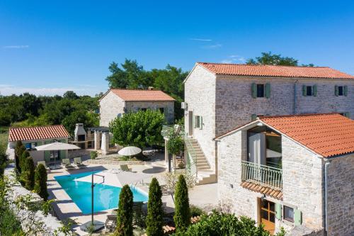 Villa Stanza Campitelli for up to 21 people in Central Istria with private pool and pet friendly — 4-Star Luxury Hotel in Bale, Croatia