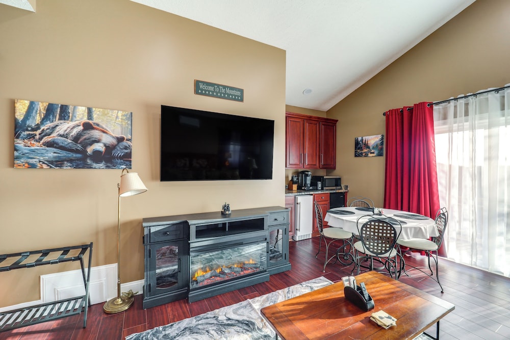 3 Mi Beech Mtn Resort: Cozy Studio w Deck & View in Banner Elk, United States