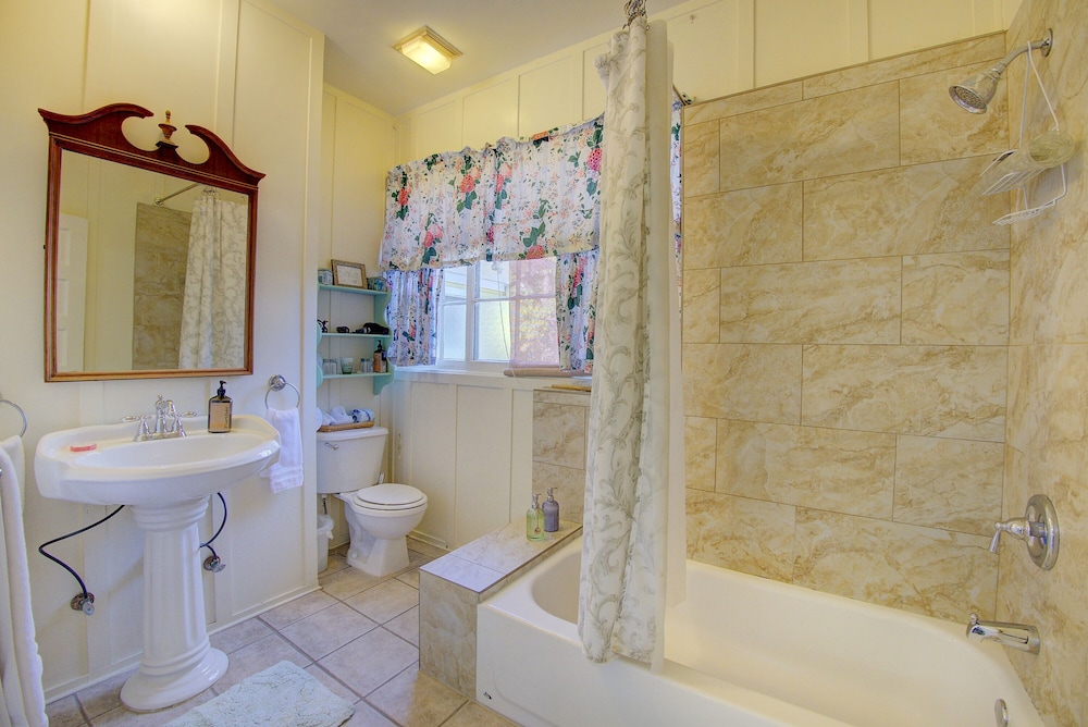 Secret Garden Inn and Cottages - photo 118