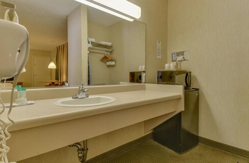 Vagabond Inn Los Angeles at USC - photo 26