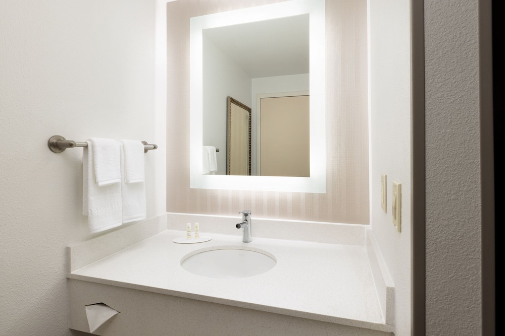 SpringHill Suites by Marriott Fresno - photo 27