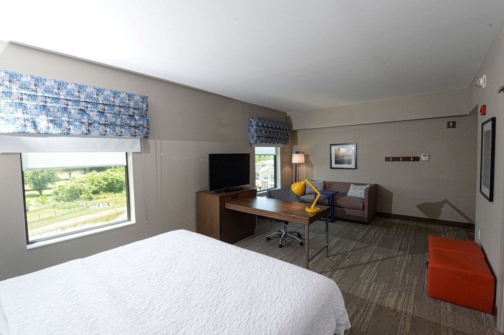 Hampton Inn & Suites Lenoir - photo 17
