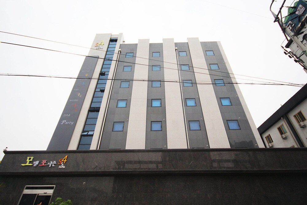 Iksan Fourseason Hotel in Iksan, South Korea