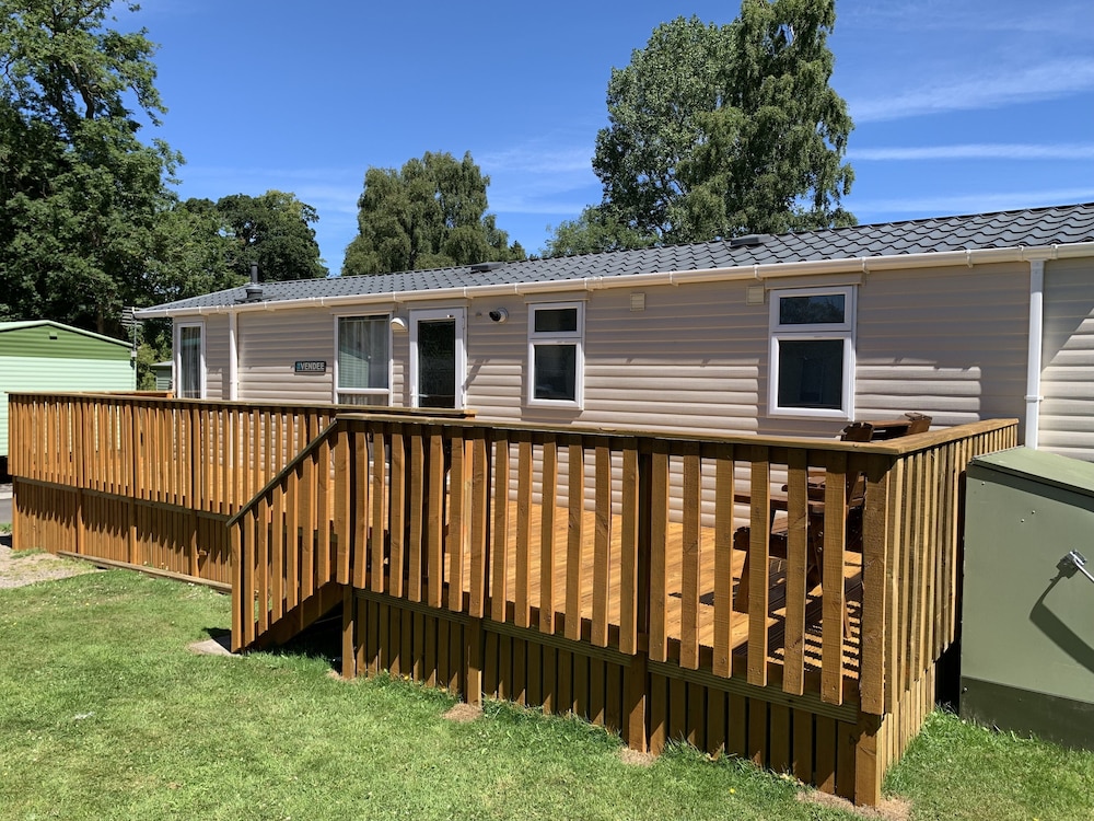 2 Bed Caravan Sleeps 6 Pets River Teviot in Hawick, United Kingdom