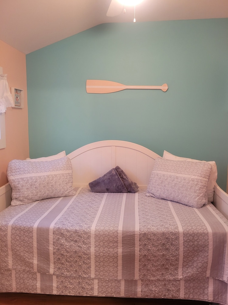 2 River Road Inn & Cottages - photo 11
