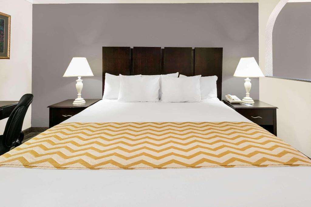 Travelodge Inn & Suites by Wyndham Norman - photo 6