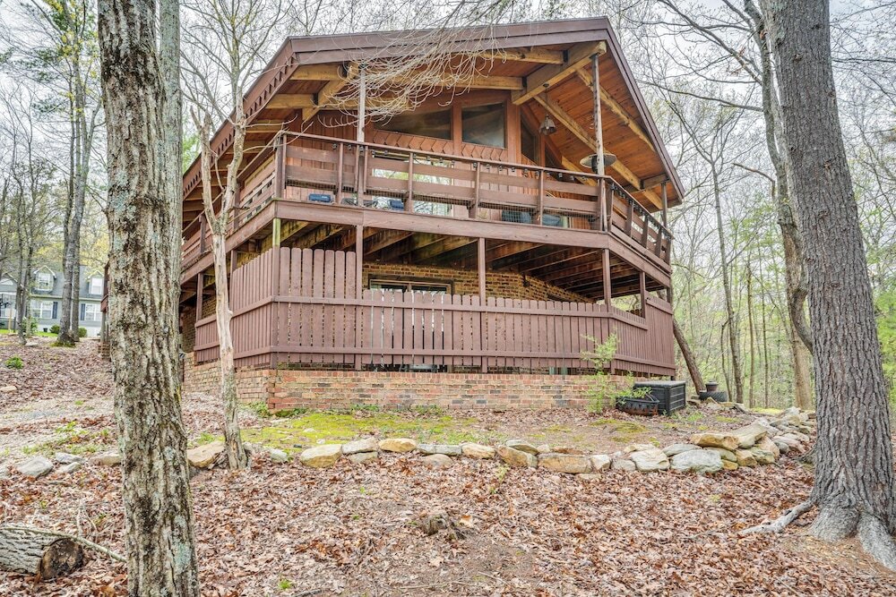 Treehouse style Cabin 1 Mi to Massanutten Resort — hotel in Massanutten