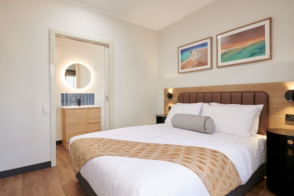 Mia Mia House in the Desert — 4-Star Luxury Hotel in Newman, Australia