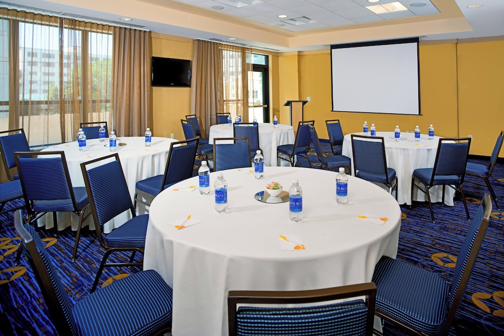 Courtyard by Marriott Washington Capitol Hill Navy Yard - photo 49