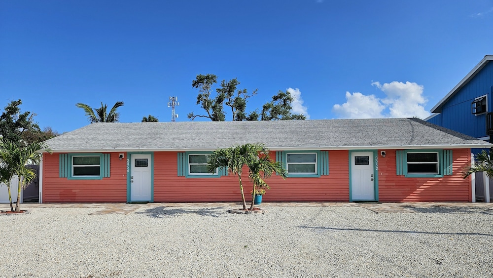 Coral by the Sea 3054 Sleeps 8 Walk to Beach — 4-Star Luxury Hotel in Fort Myers Beach, United States