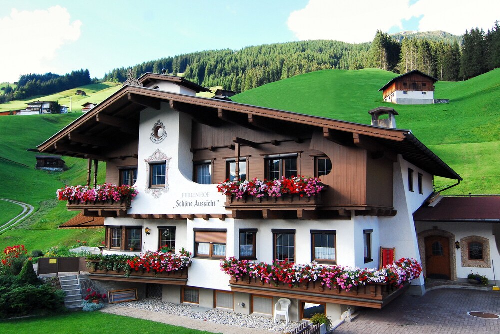 Apartments Schöne Aussicht — 4-Star Luxury Hotel in Tux, Austria