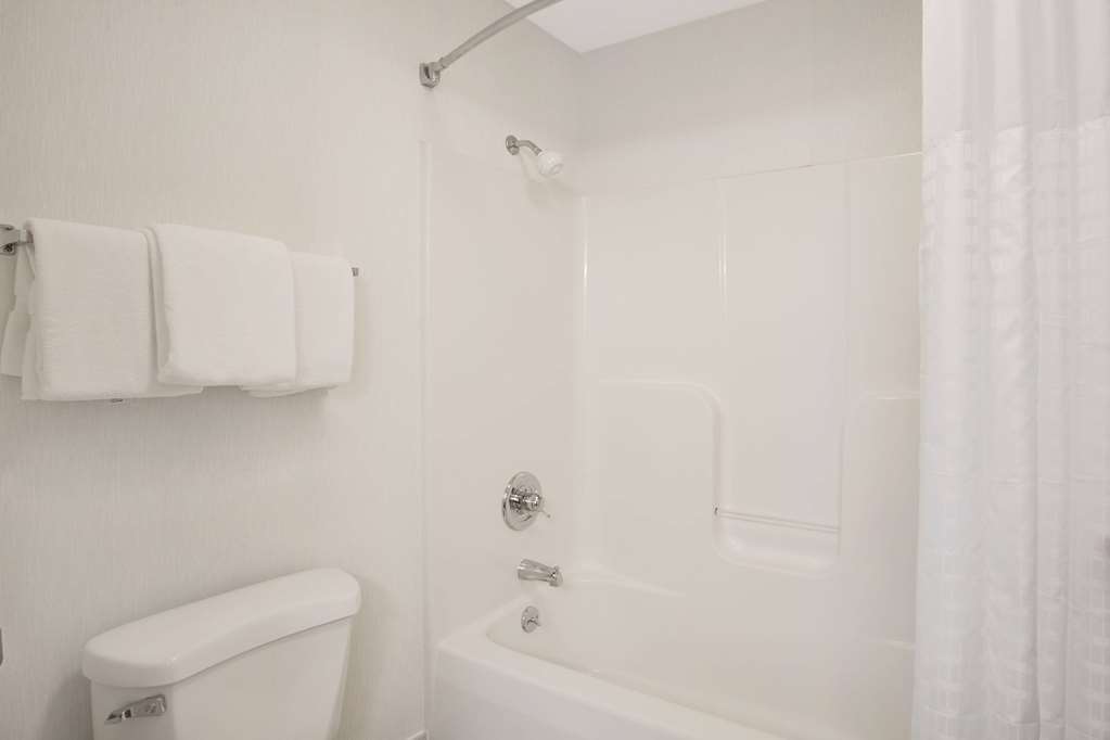 Baymont by Wyndham Freeport - photo 6
