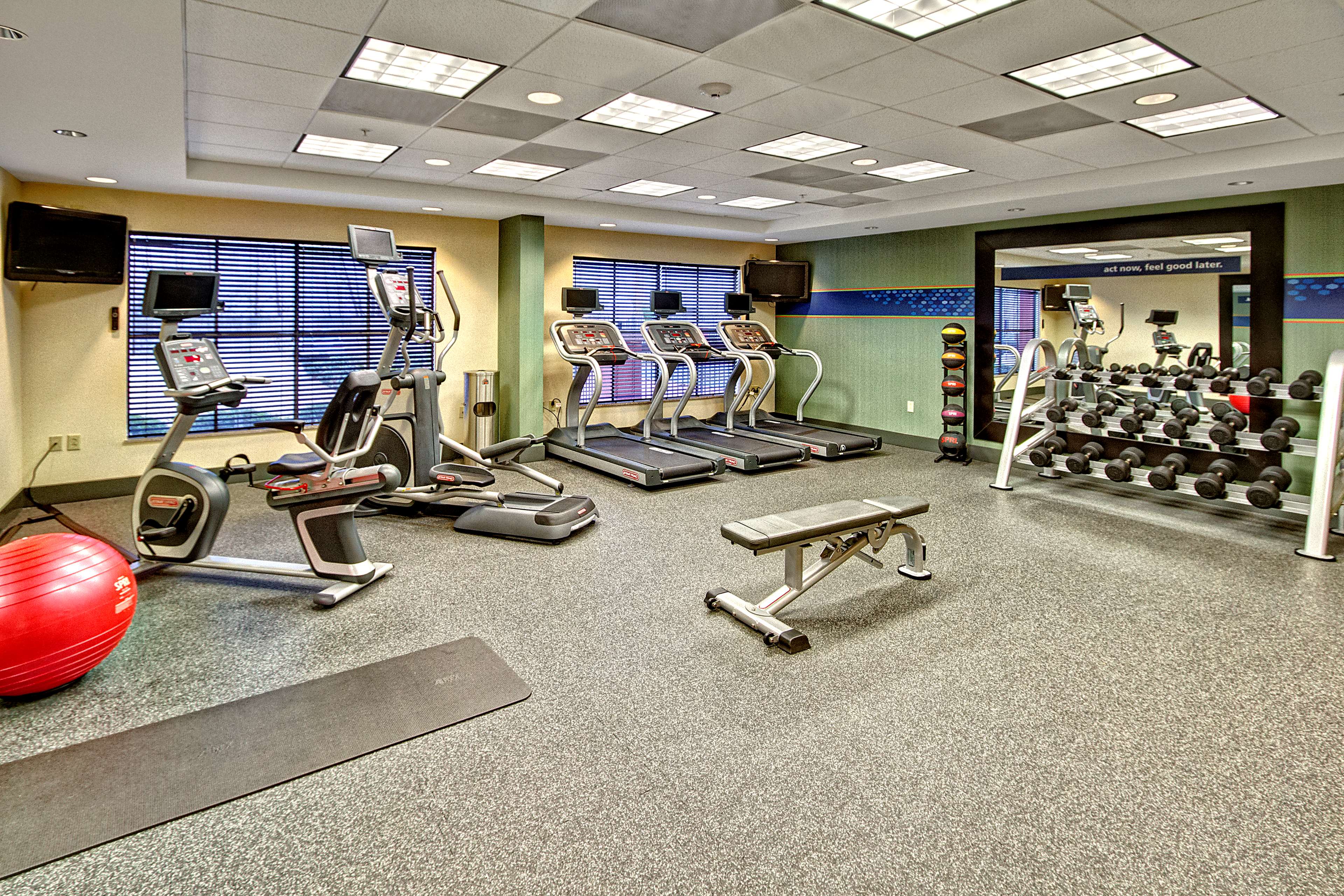 Hampton Inn Cleveland - photo 13