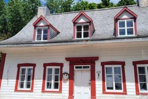 Om chalet 1 avec spa face au fleuve — 4-Star Luxury Hotel in St. John's, Canada