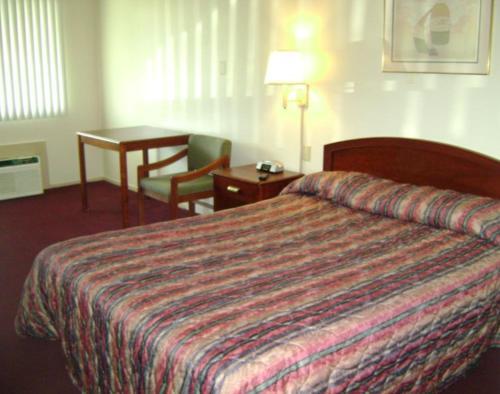 Tiffin Motel - photo 4