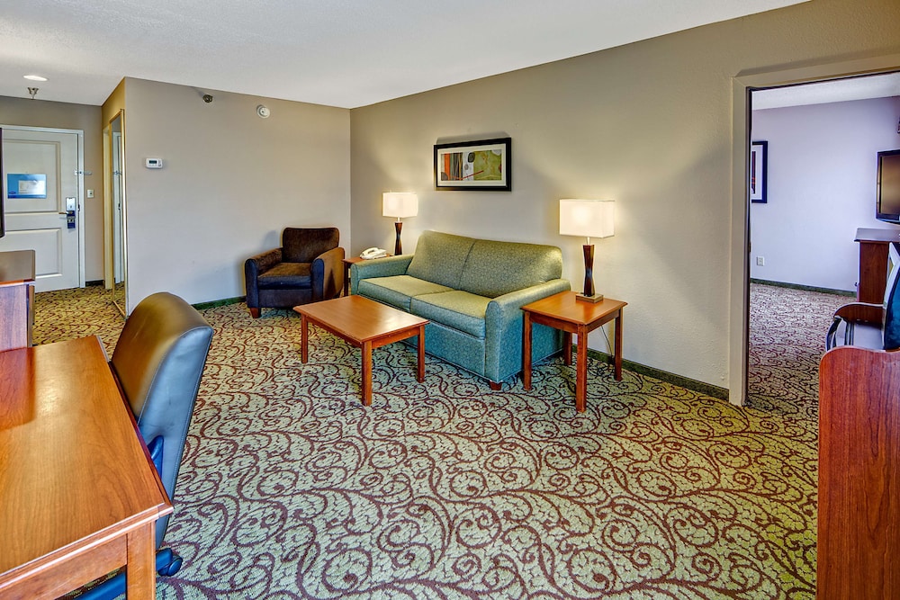 Hampton Inn Laurinburg - photo 9