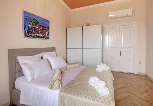 Luxury Beachfront Apartment Banje