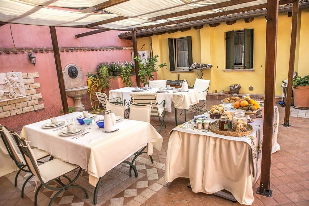 Ca' Noemi — 4-Star Luxury Hotel in Venice, Italy