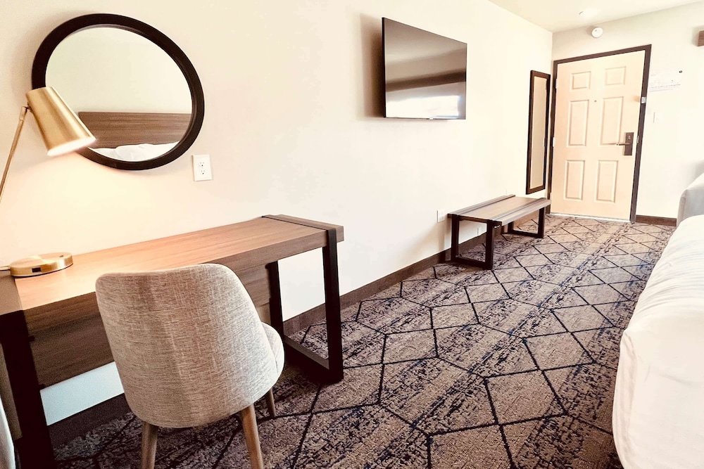 Ramada by Wyndham Modesto Yosemite Area - photo 8