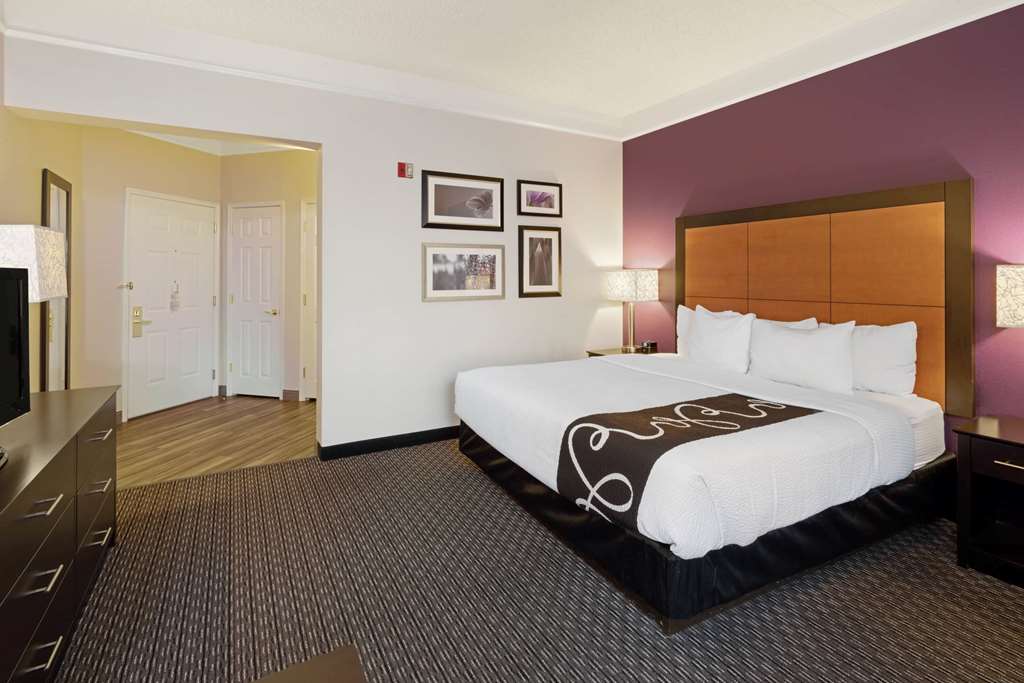 La Quinta Inn & Suites by Wyndham Phoenix Scottsdale - photo 20
