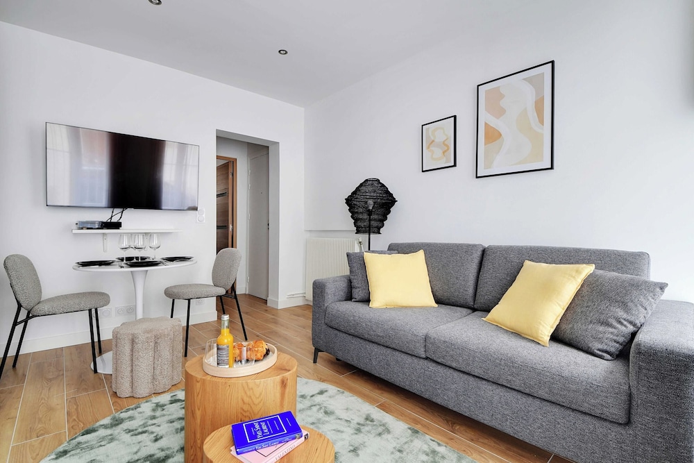 Welcoming Apartment 1br 4p Sacra ca ur — 4-Star Luxury Hotel in Paris, France