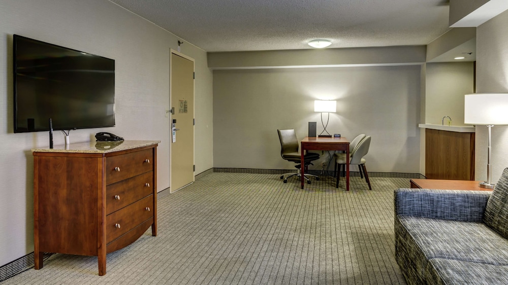 Embassy Suites by Hilton Cincinnati RiverCenter - photo 17